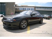 black_nissan_r33_skyline_sedan_2_1-568-426.jpg